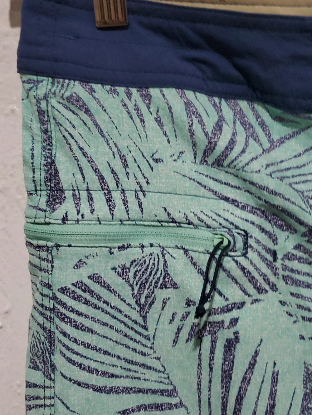 Patagonia Stretch Wavefarer Boardshorts In Rain Fern Speckle Green Size 30